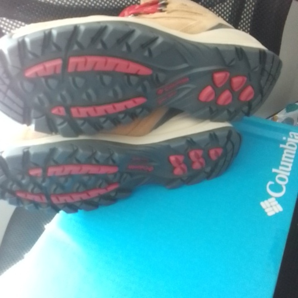 NWT Columbia Newton Ridge waterproof boots - Picture 3 of 5